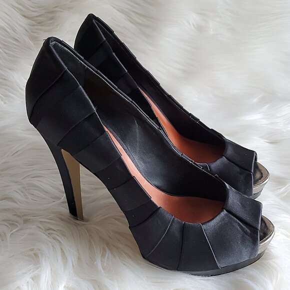 BCBGMAXAZRIA Black Satin Peep Toe Pumps SZ 8.5 - Picture 3 of 11